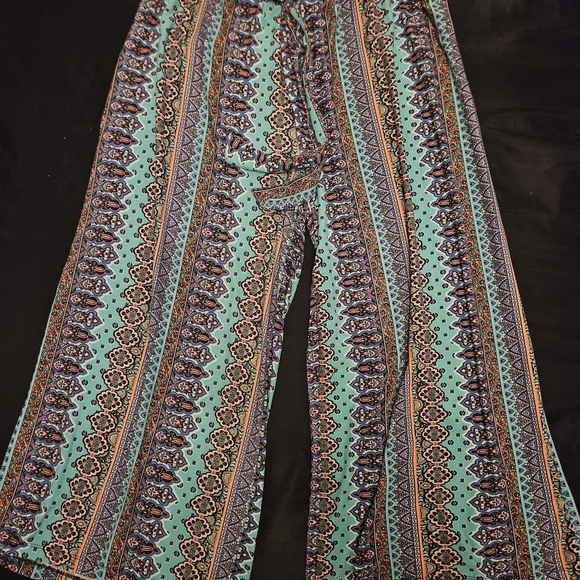 Bobbie Brooks Teal and Black Patterned Wide-Leg Pants - Picture 2 of 7